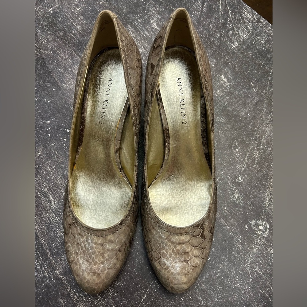 Anne Klein Taupe Snakeskin Heels NWT